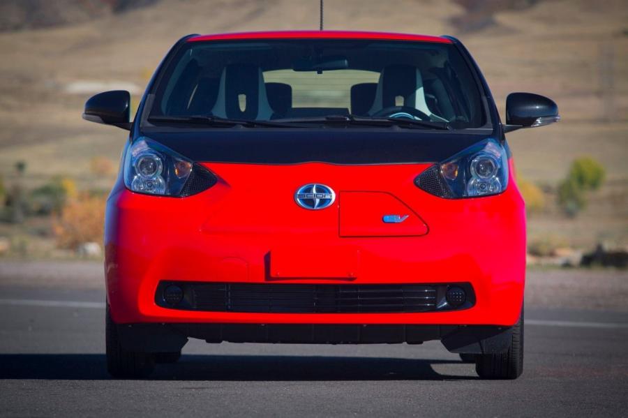  Toyota iQ EV 2013 года  (фото 6 из 29)